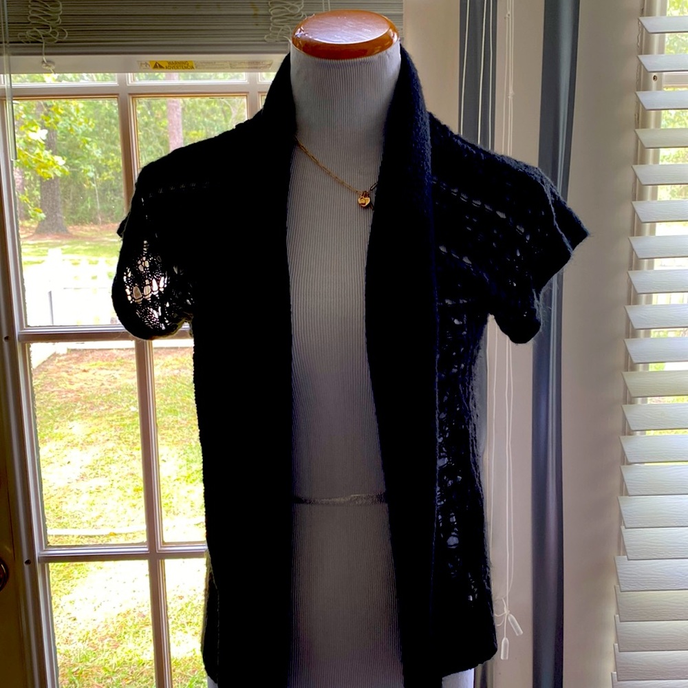 Old Navy Sweater Prefect Fit Short sleeve size 4